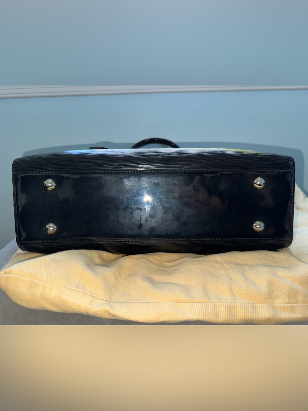 Louis Vuitton Pont-Neuf GM in Black Épi Leather | Retired Style | Pre-owned Good - Picture 10 of 16